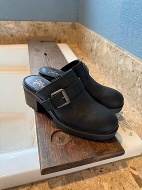 Crown Vintage Black Janis Clogs